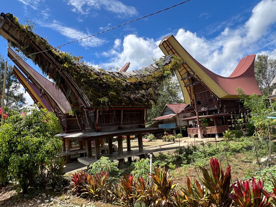 Indonesien - North Toraja Regency - Ursprüngliche und noch bewohnte Dörfer der Toraja in den Bergen.