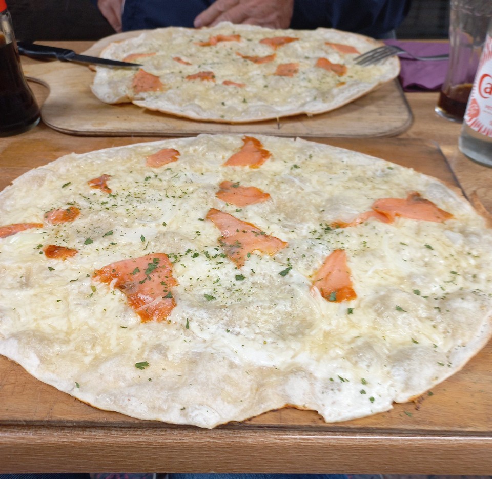Frankreich - Straßburg - Flammkuchen mit Lachs, so fein.