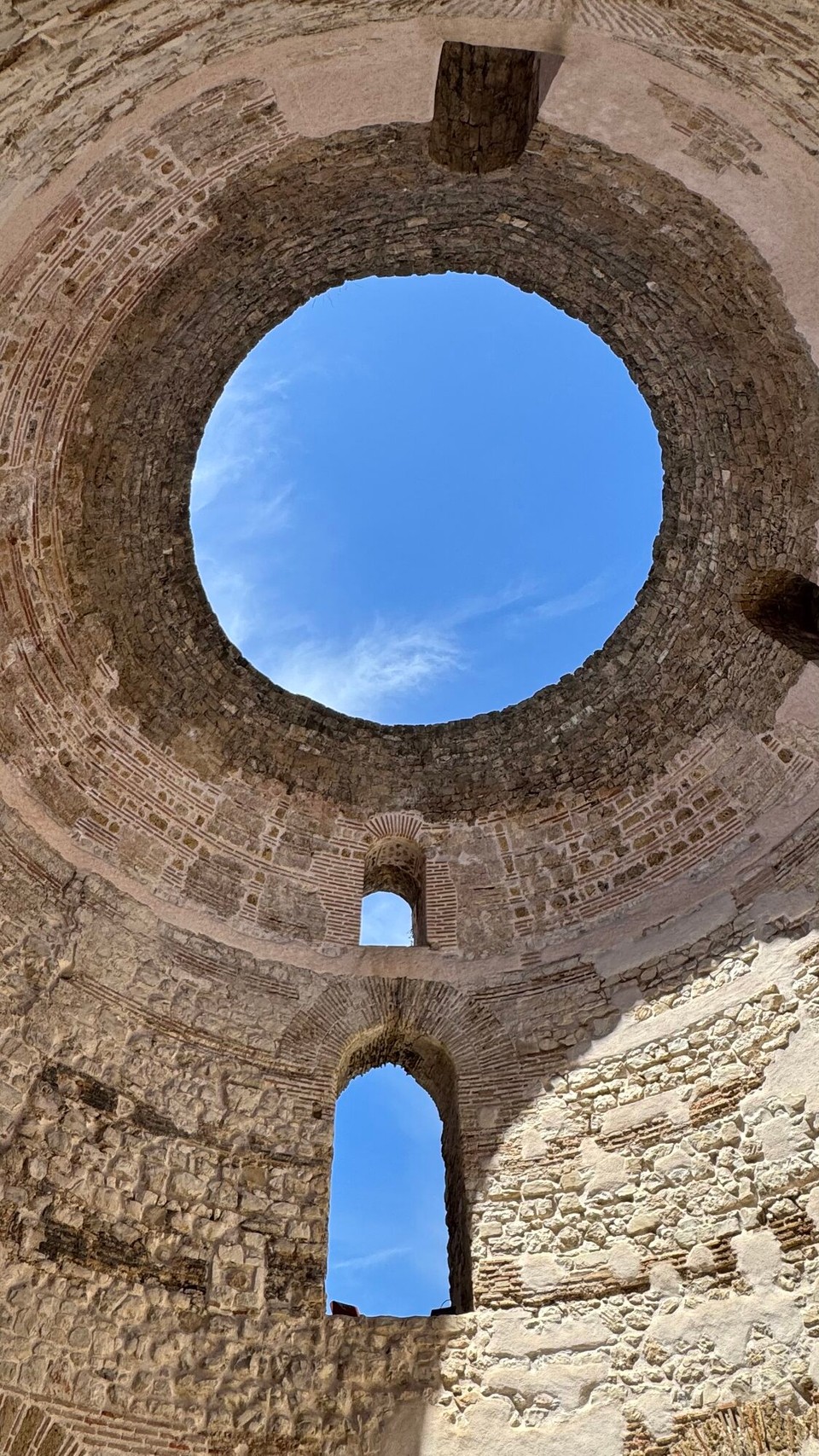 Kroatien - Split - Da es in Split sehr heiß wurde, haben wir beschlossen einen Ausflug in die Umgebung ans Meer zu machen.