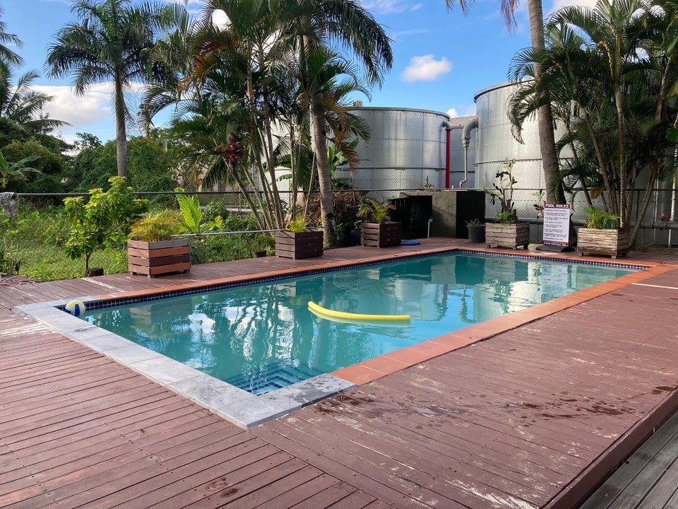 Fidschi - Nadi - Pool ganz für mich 😎
Beim schwimmen ins schwitzen kommen, ist mir so auch noch nicht passiert 😂