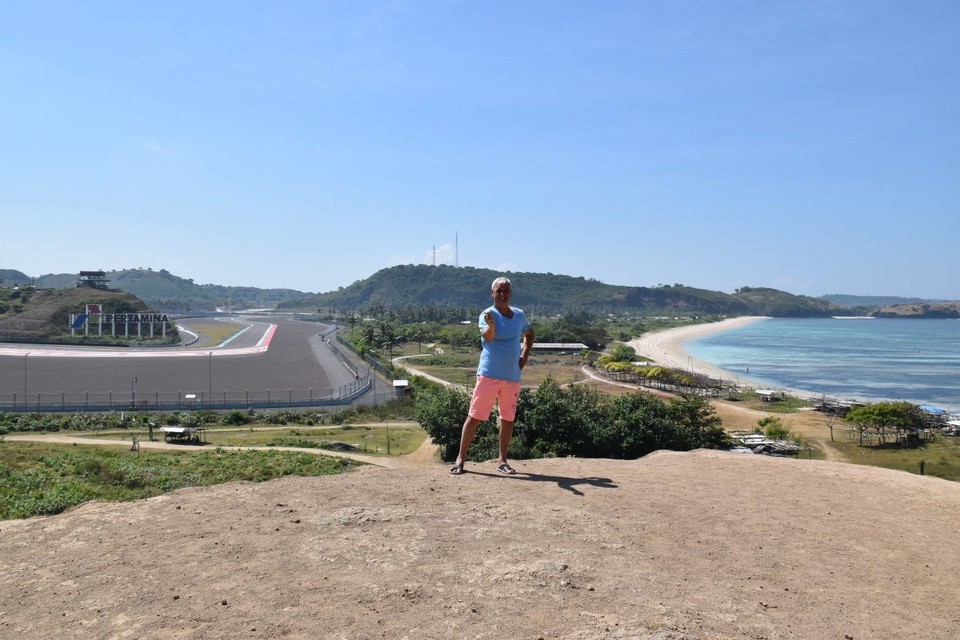Indonesien - Kabupaten Lombok Tengah - Hier auf dem Mandalika Circuit Pertamina findet die Moto GP Indonesien statt, eine wunderschöne Motorrad Rennstrecke direkt in einer herrlichen Bucht.