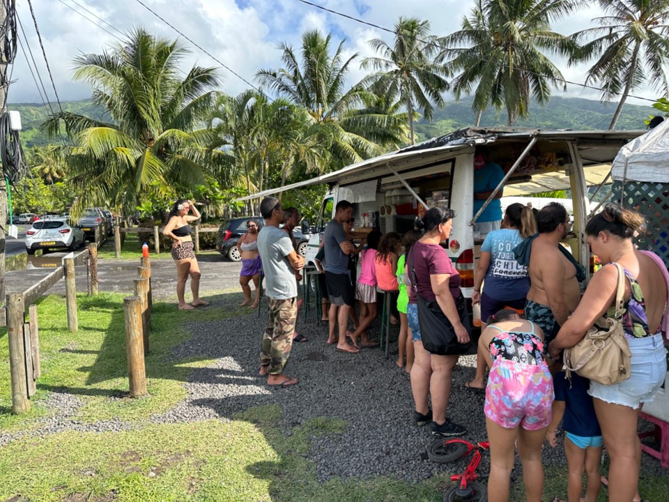 Französisch-Polynesien - Papeete - … essen am Food - Truck 