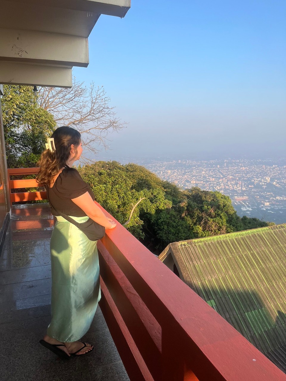 Thailand - Mueang Chiang Mai - The sunset views were worth it - you can see the whole of Chiang Mai, it was a bit cloudy I think due to the pollution in the air but you can still see it clearly 