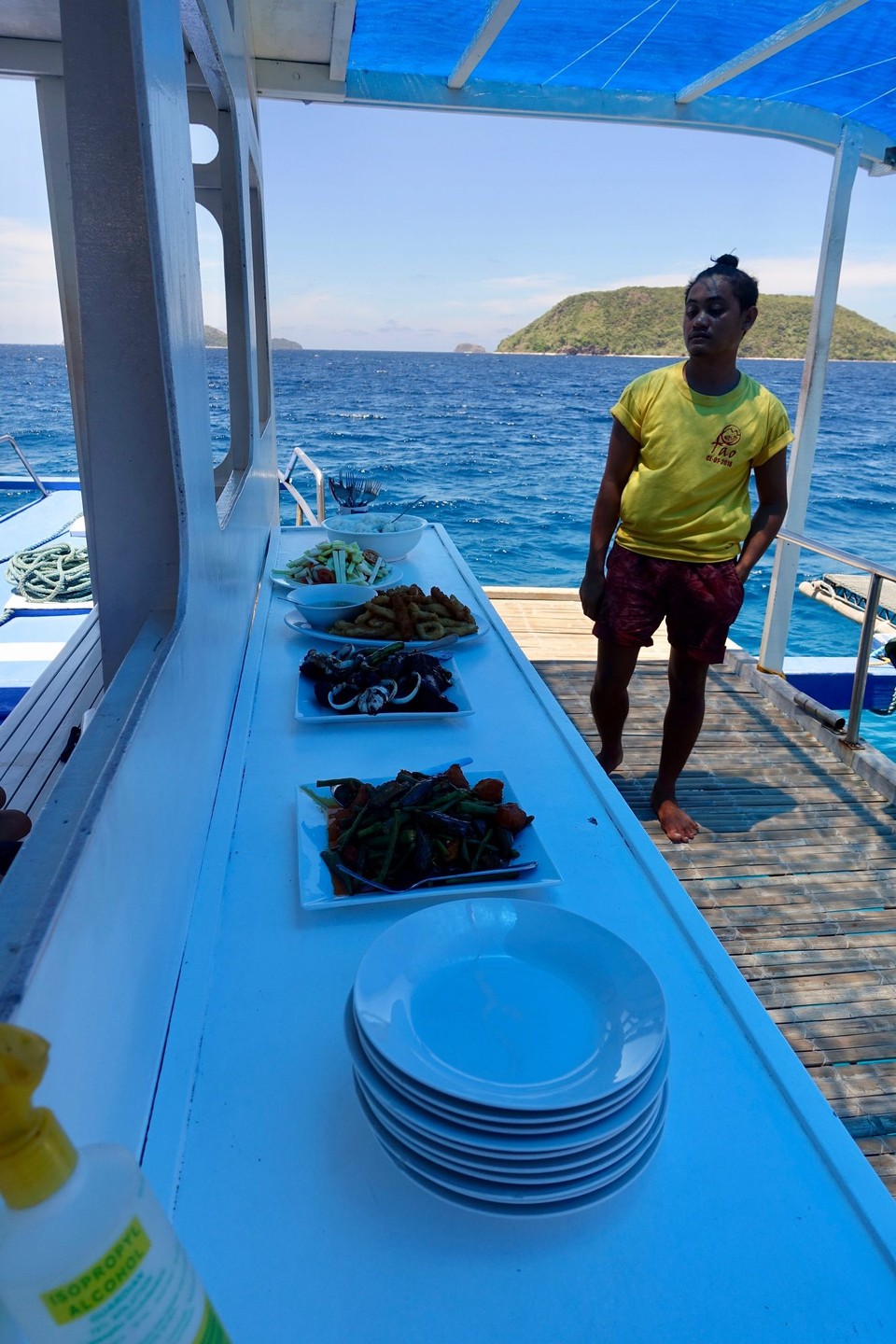 Philippines - El Nido - Lunsjen presenteres av kokken Abie