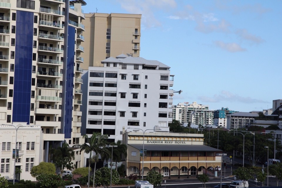 Australien - Cairns - Gerade rüber des geschichtsträchtige Graet Barrier Reef-Hotel
