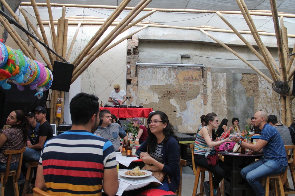Colombia - Bogotá - Zwischenstopp im Café A Seis Manos.