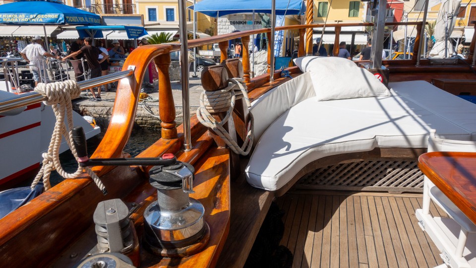 Griechenland - Symi - Die neue Poseidon ist sehr komfortabel, mit reichlich Liegeflächen.