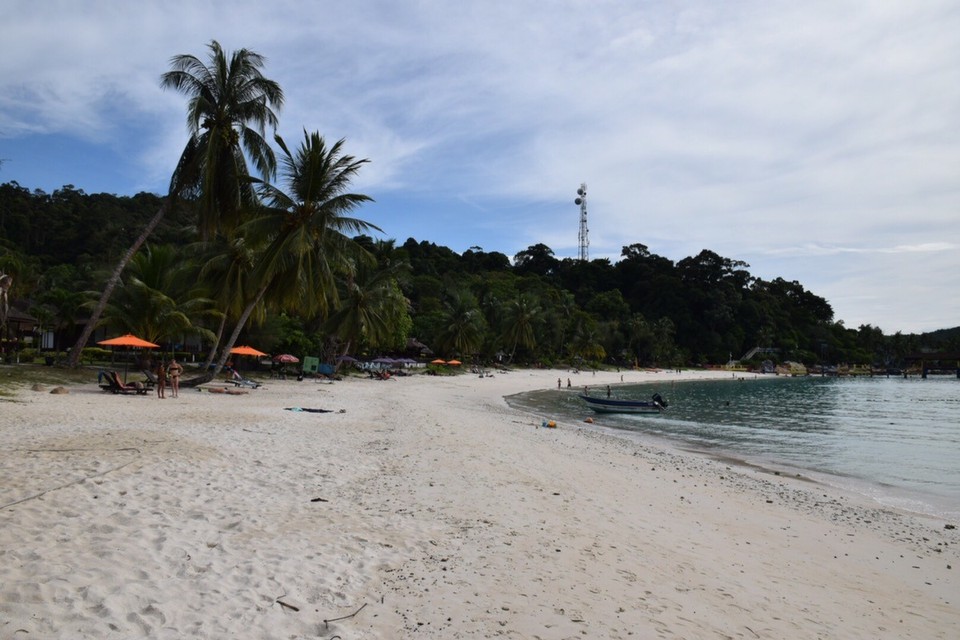 Malaysia - Pulau Perhentian - Weißer weicher Sand und wieder einfach nur geil zum Schnorcheln, Wunderschönes Korallenriff, Meeresschildkröten und Rochen.