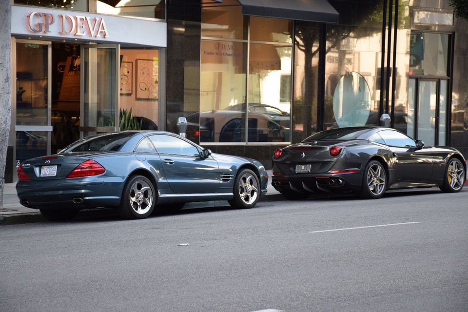 USA - Santa Monica - Ganz gewöhnliche Autos für Beverly Hills...