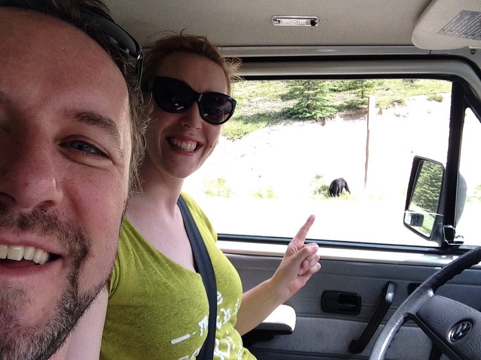 Canada - Jasper to Athabasca Glacier - Selfie met een beer, mensen!