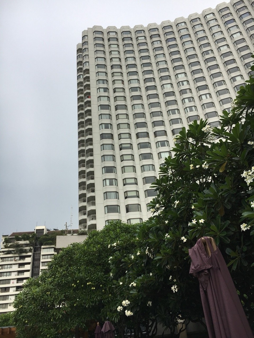 Thailand - Bangkok - Das Hotel vom Pool aus