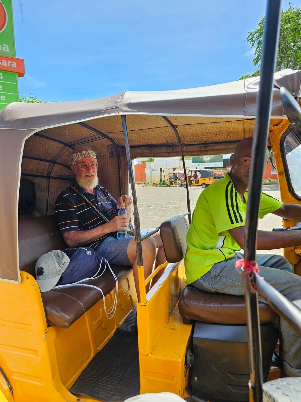 Madagaskar - Antsiranana - am Tuktuk