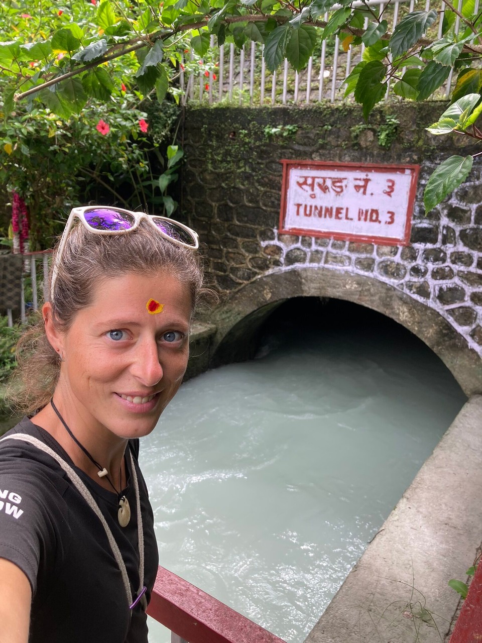 Nepal - Pokhara - Dafür bekomme ich ziemlich schnell bunte Punkte auf die Stirn 🙈😂