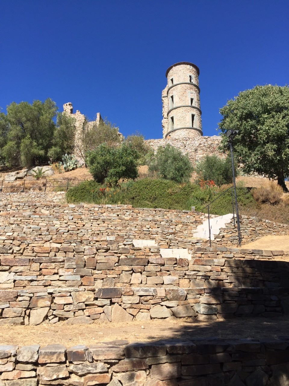  - Frankreich, Grimaud, Das Dorf auf dem Berg - Chateau du Grimaud, Burg aus dem 11. Jh.