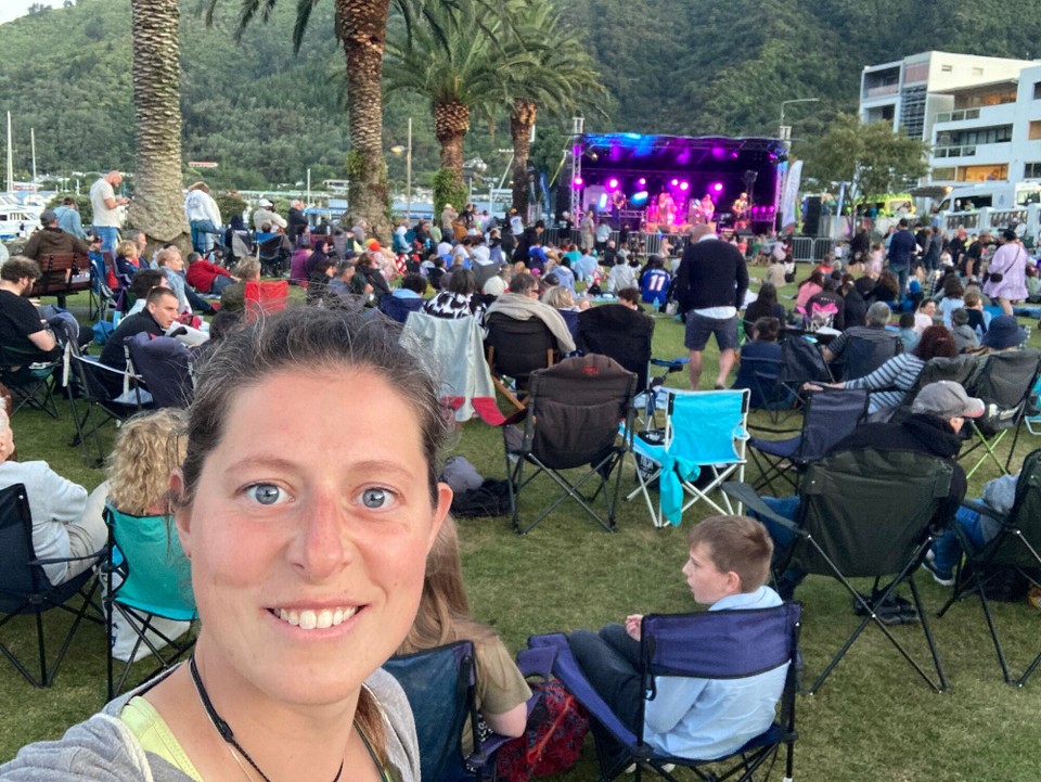 Neuseeland - Picton - Ich schau mir heute das Feuerwerk im Hafen an mit Livemusik 🥳