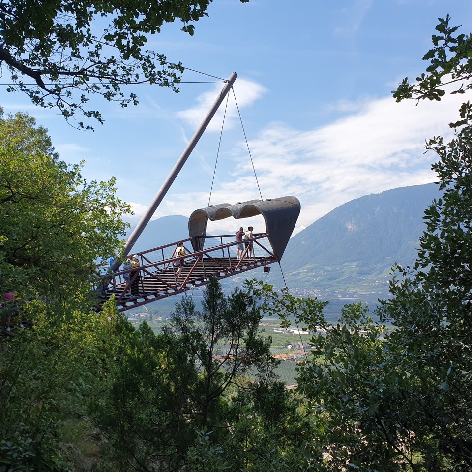 Italien - Meran - Ein Highlight auf dem Gelände ist die Aussichtsplattform.