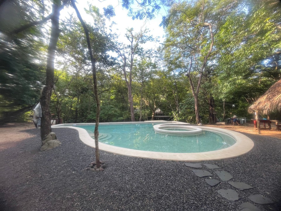 Costa Rica - Santa Cruz - … kurz im Pool abkühlen 💦…