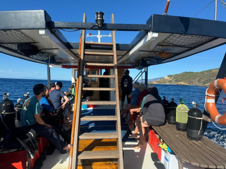 Italien - Capoliveri - So sieht‘s auf dem Tauchboot aus