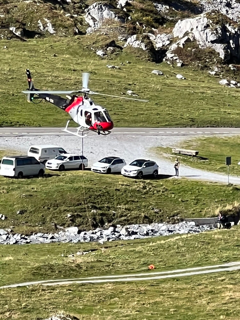 Schweiz - Urnerboden - Beim letzten Mal hat er die Arbeiter nach unten gebracht und ist in den Feierabend geflogen😎