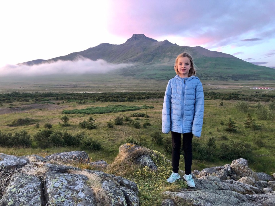 Island - Sveitarfélagið Skagaströnd - Und ein Bild von Freia mit den Hausberg.😀