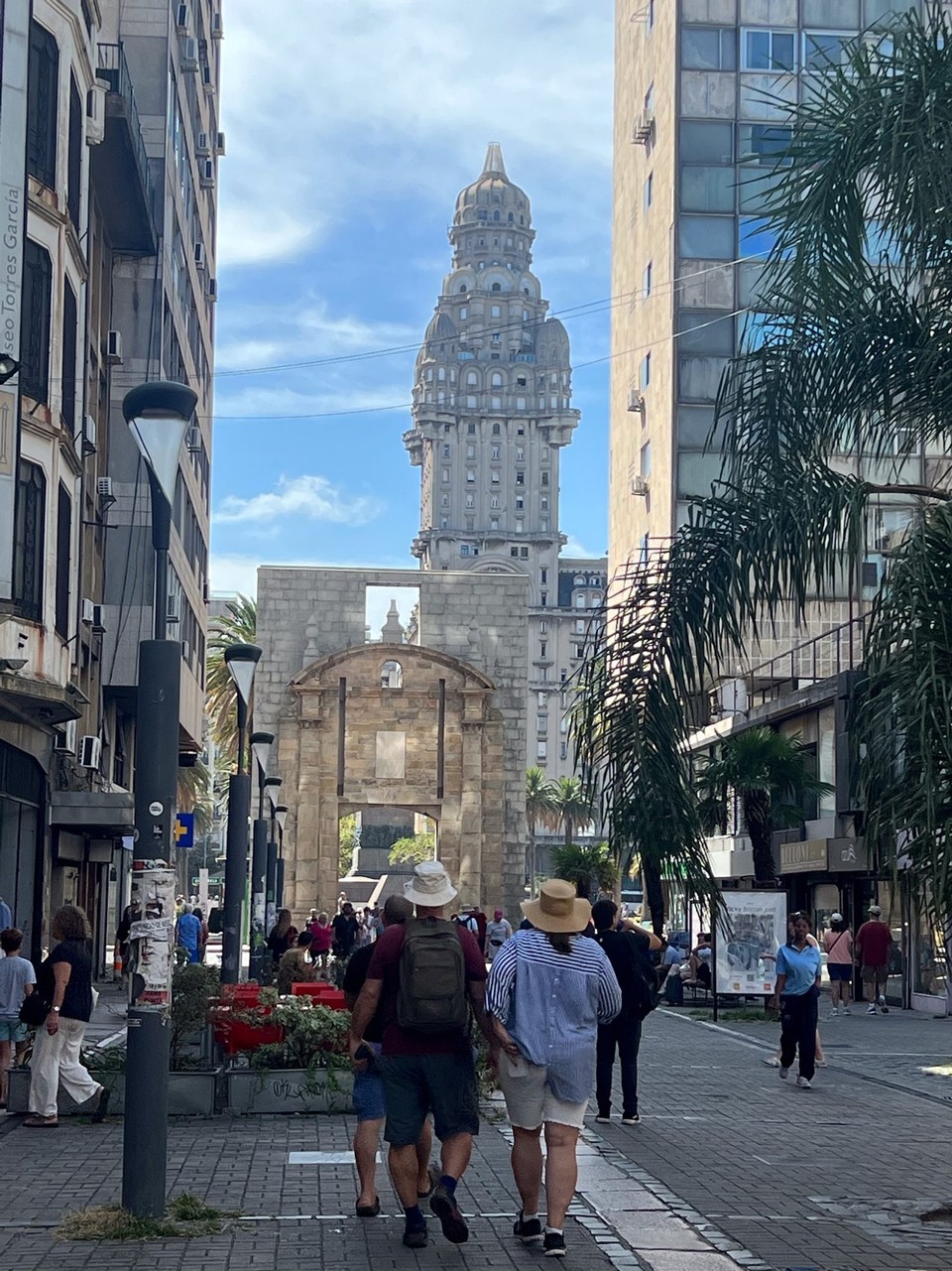 Uruguay - Montevideo - Heading towards the main square