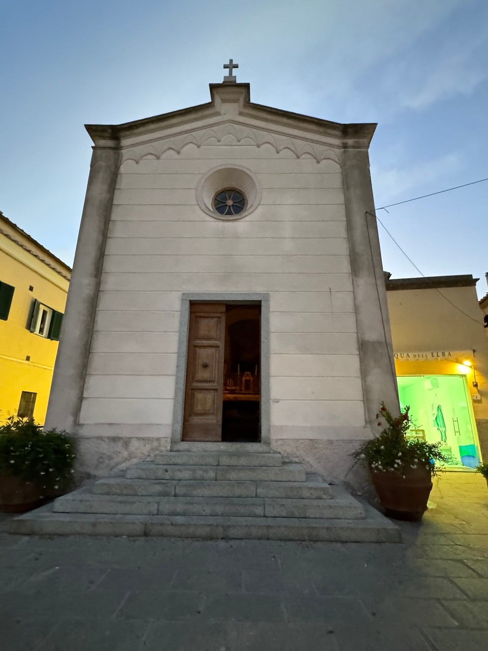 Italien - Capoliveri - Die Kirche am Marktplatz