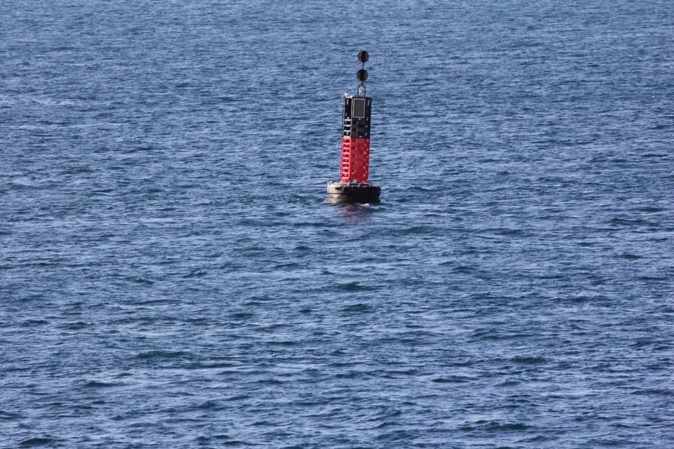  -  - So schick sieht der klein Leuchtturm im Wasser aus