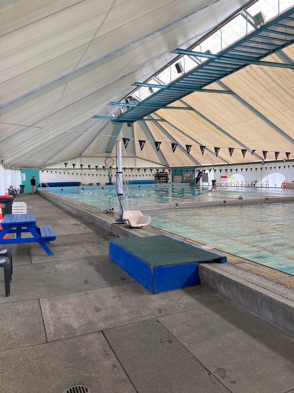 Neuseeland - Gisborne - Ziehen wir mal paar Bahnen. Nachdem ich auf Arbeit immer nur Kürbisse hin und her schiebe, werd ich das heute mal mit dem Wasser machen