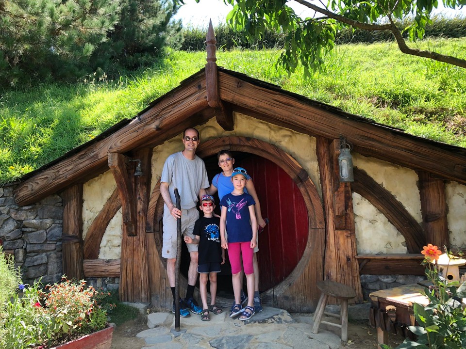 Neuseeland - Matamata - So gross ist eine Hobbit Hütte. 