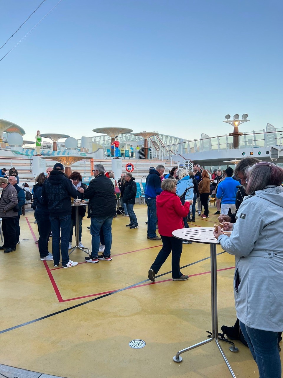 Norwegen - Nordkapp - Um 2.00 h auf dem Schiff. Wie mittags. 