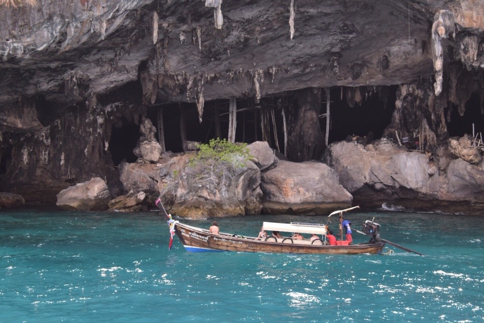Thailand - Amphoe Mueang Krabi - In dieser Grotte sollen 300 Jahre alte Wikinger Inschriften sein, kann man heute leider nicht mehr besuchen da darin Vögel nisten.