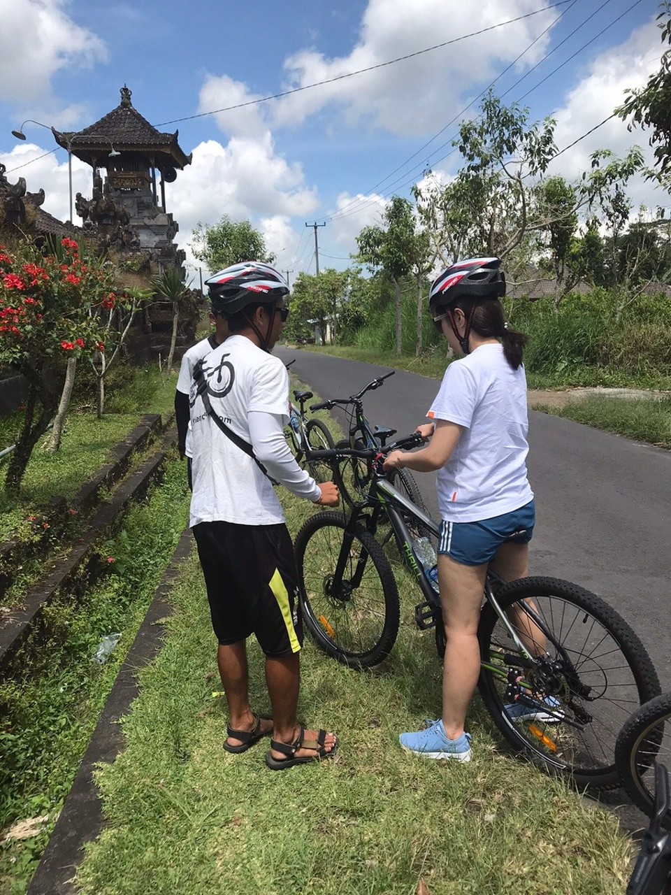 Indonesia - Gianyar - Bike guide, Nyoman with Suzy from Korea