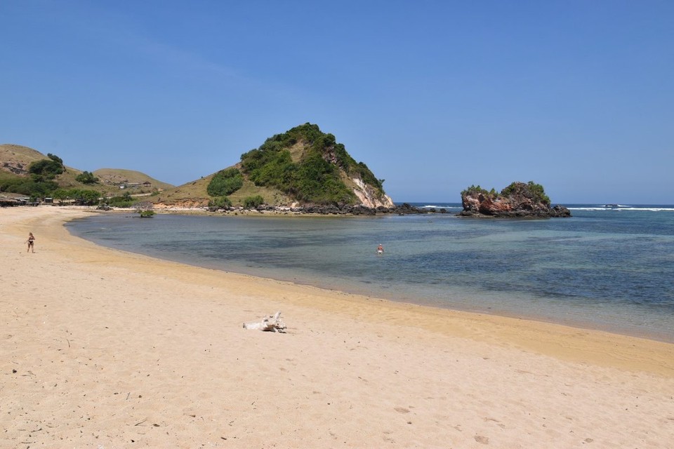 Indonesien - Kabupaten Lombok Tengah - Hier gibt es echt viele schöne und menschenleere Buchten und Strände.