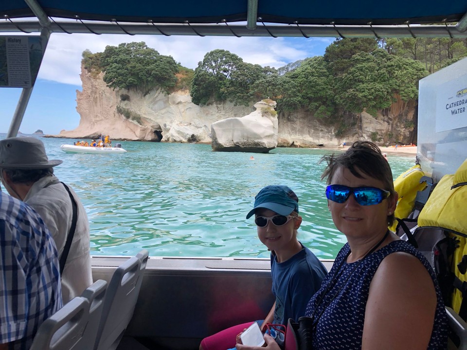 Neuseeland - Hahei - Mit dem Wassertaxi fahren wir in 5 Minuten von Hahei Beach nach Cathedral Cove.
