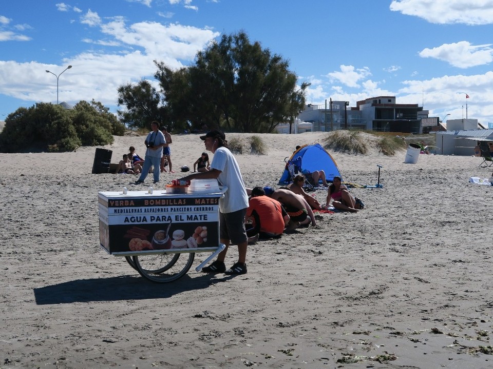 Argentina - Valdes Peninsula - Plage de puerto madryn, jamais sans mon mate!