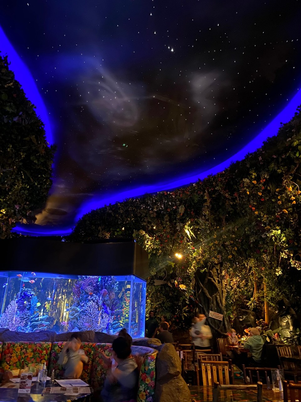 Canada - Niagara Falls - Das Cafe mit lebensgroßen Tieren 