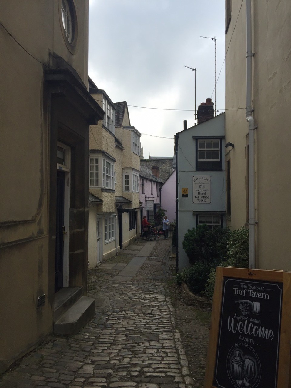  - United Kingdom, Oxford - 17th Century Buildings. Turf Tavern, Bath Place. 