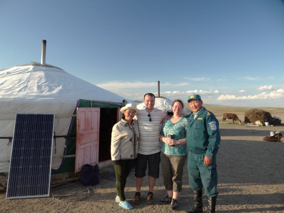 Mongolia - unbekannt - Luke and I with our hosts