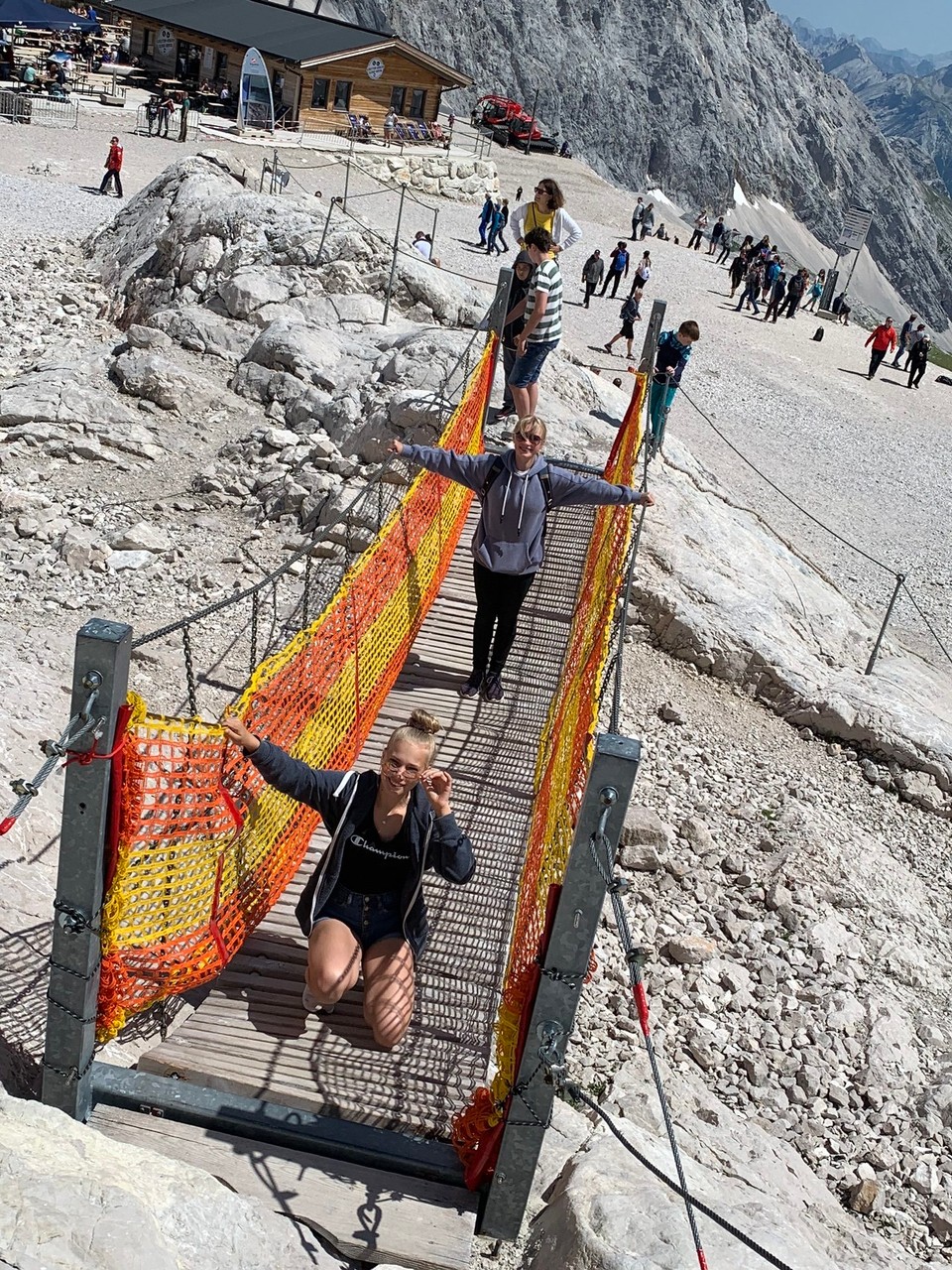 Deutschland - Garmisch-Partenkirchen - Auf der Zwergl-Brücke ;0)
