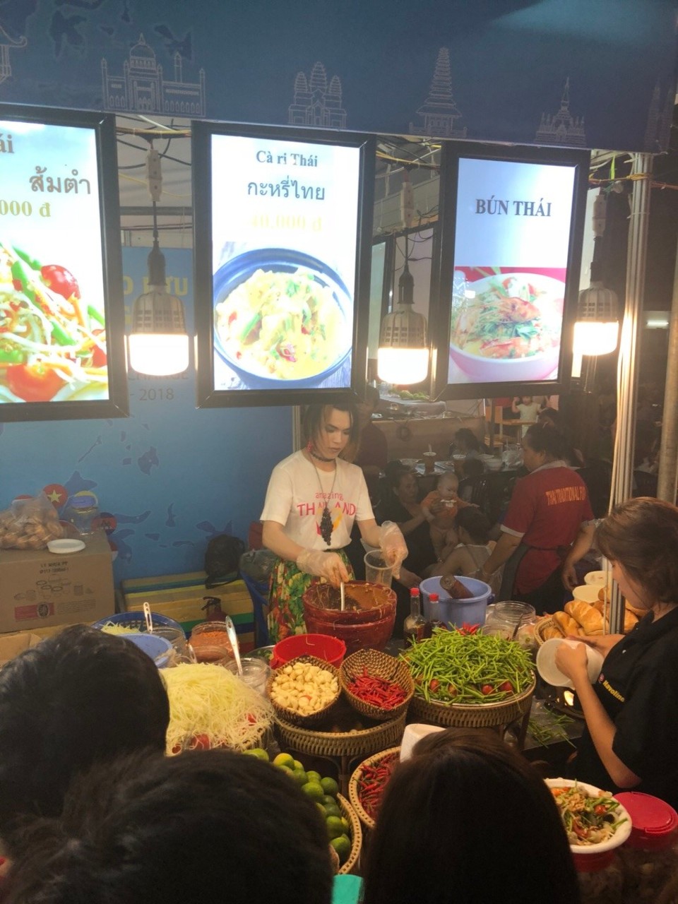 Vietnam - Ho-Chi-Minh Stadt - Zum Abschluss des Tages gehen wir über den lokalen Food Markt und testen uns durch viele Leckereien 😋