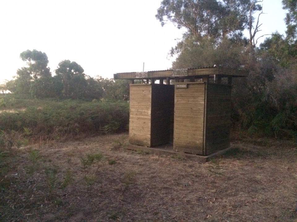 Australien -  - The toilet... a real latrine. 