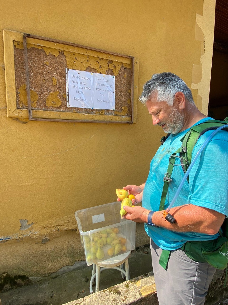 Spanien - Santillana del Mar - Spende am Weg für hungrige Pilger