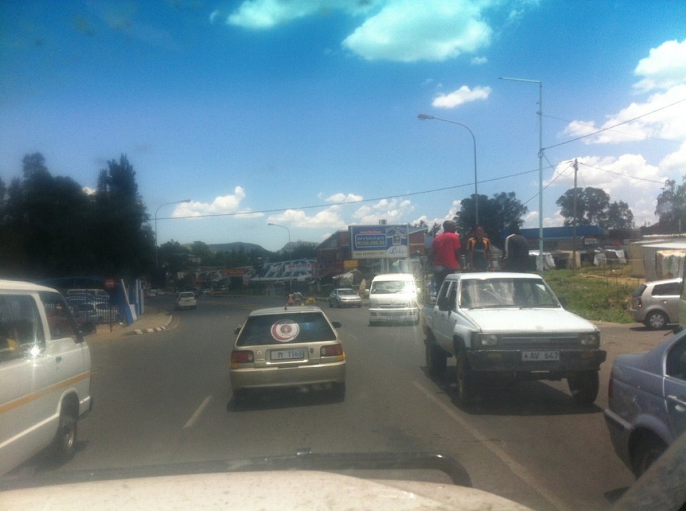 Südafrika - Betlehem - Verkehr in Maseru, Lesotho.