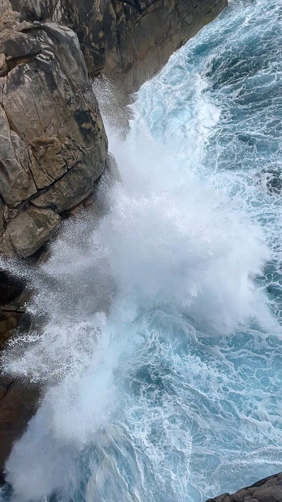 Australien - Torndirrup - Eine Felsspalte, in der man die Kraft des Wassers erleben konnte.