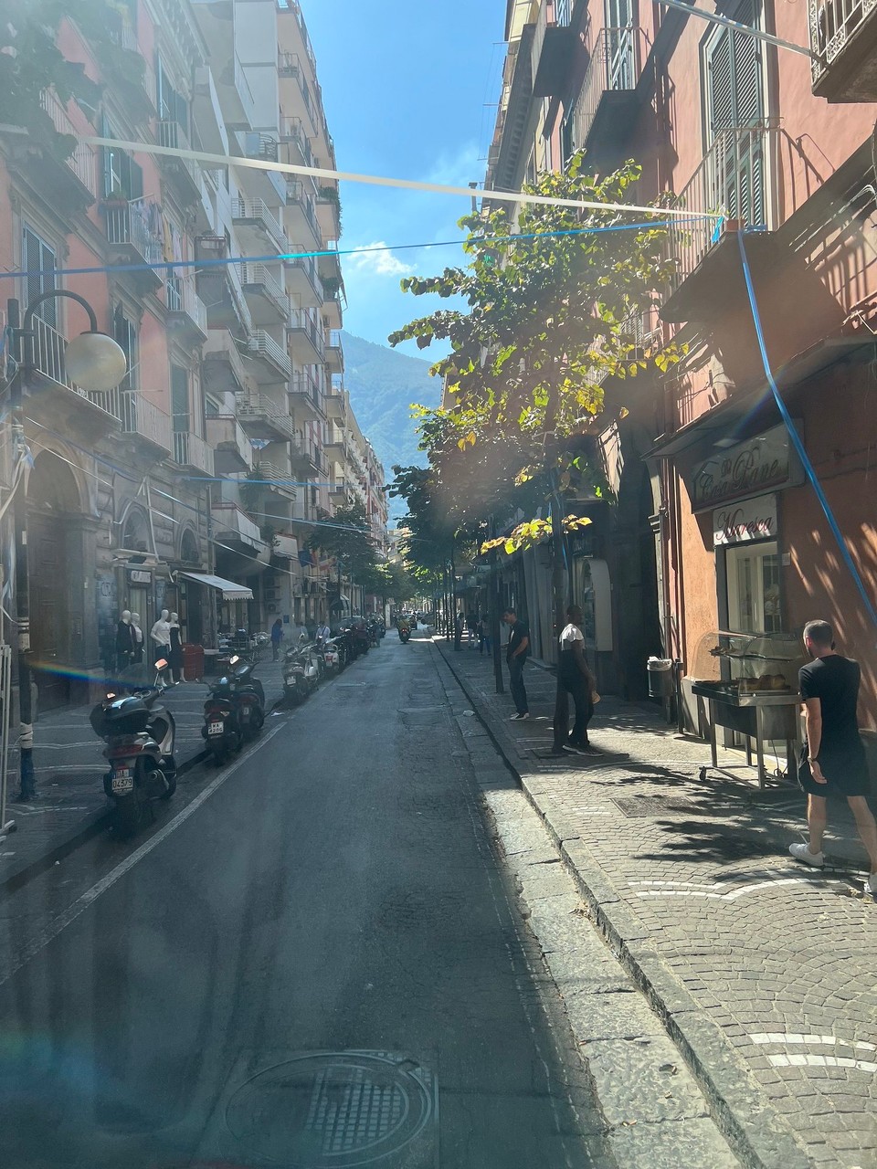 Italien - Castellammare di Stabia - In Castellamare Di Stabia hat es sehr viele Roller🛵🛵🛵und diee fahren sehr…na ja…😏