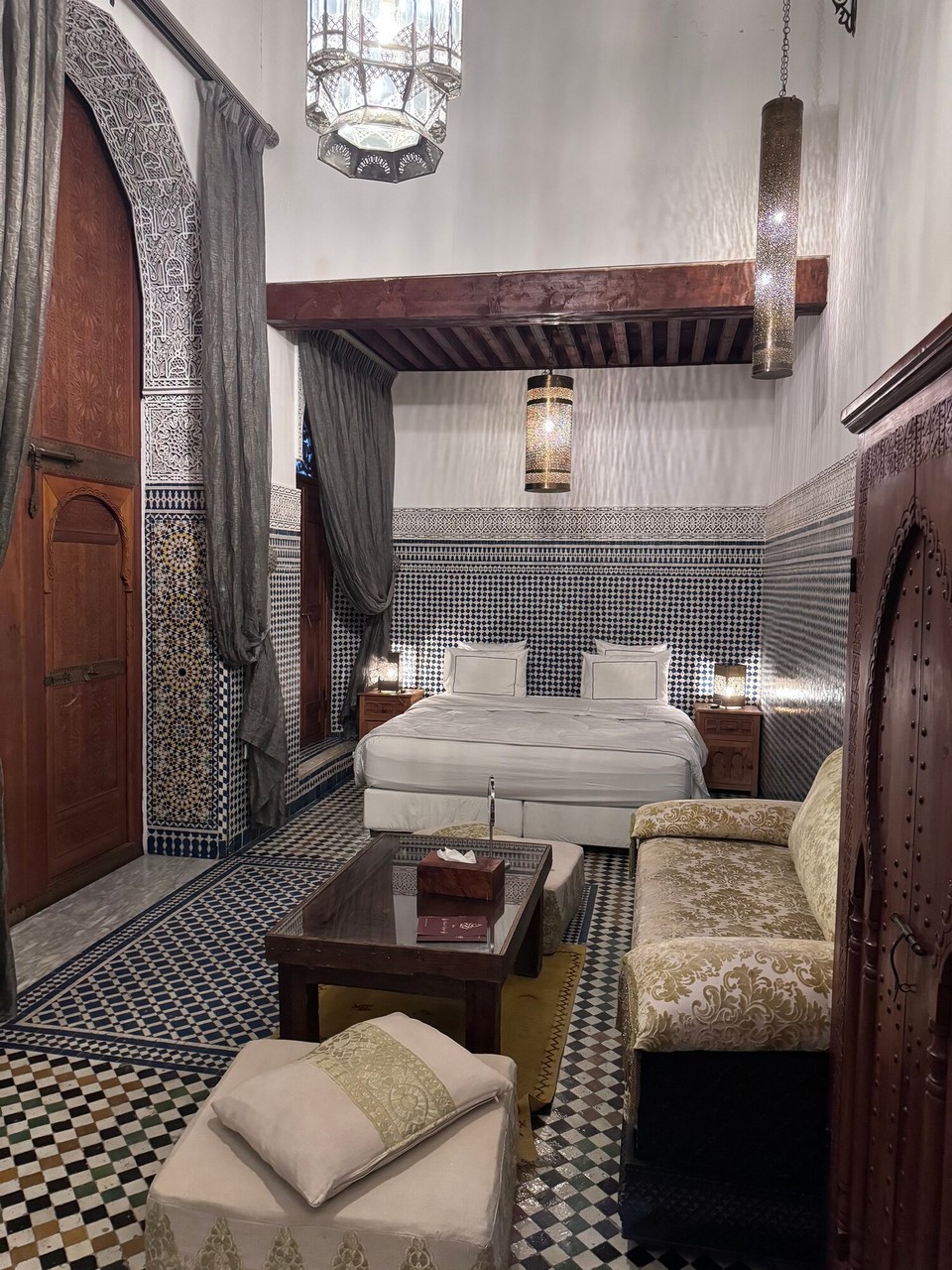 Marokko - Fes - Unser Zimmer im Riad Layla sieht schon edel aus.