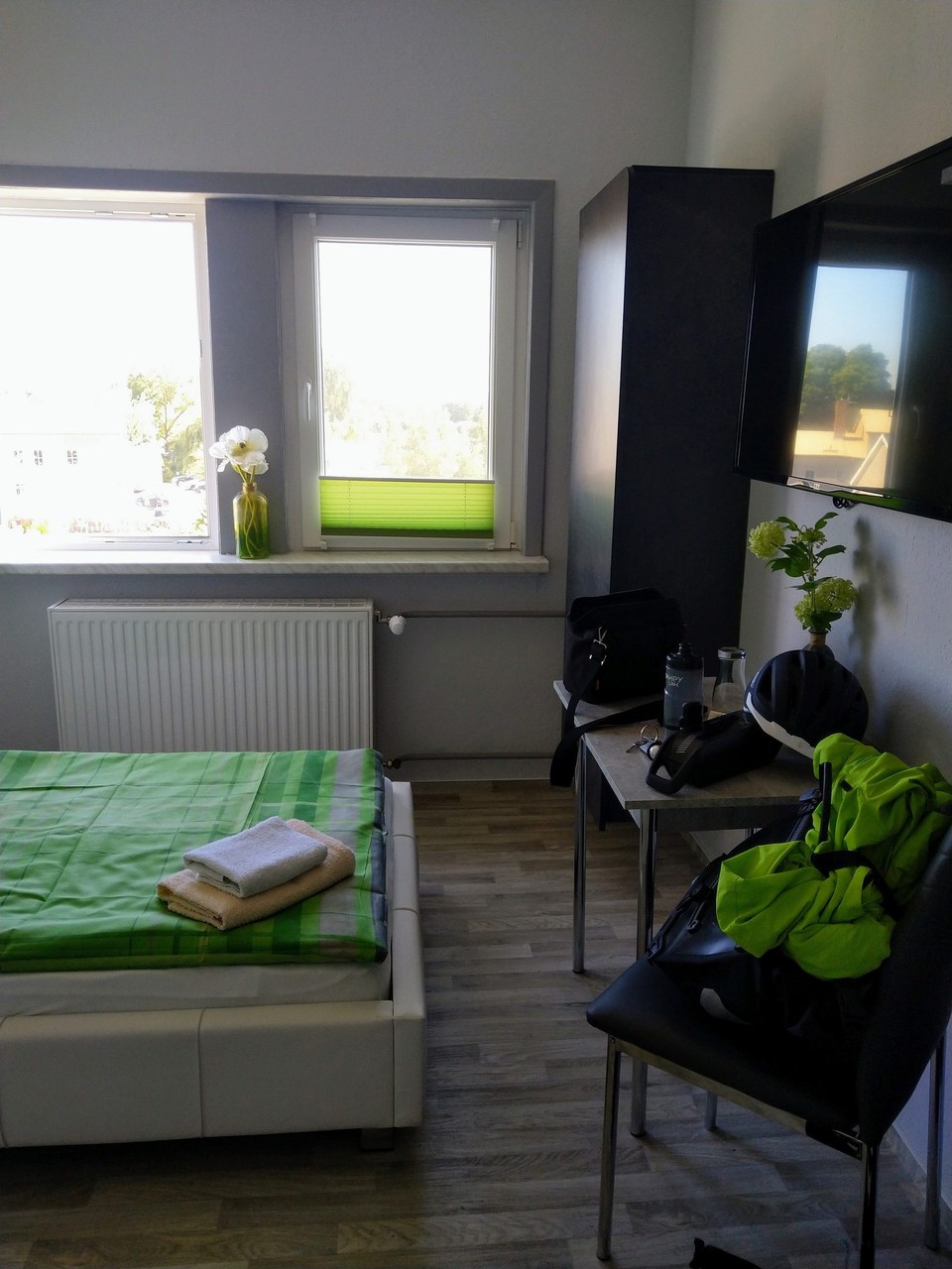 Deutschland - Boizenburg/Elbe - Ich habe ein sehr schönes Zimmer mit Jalousien in Schokolädchen-Grün.