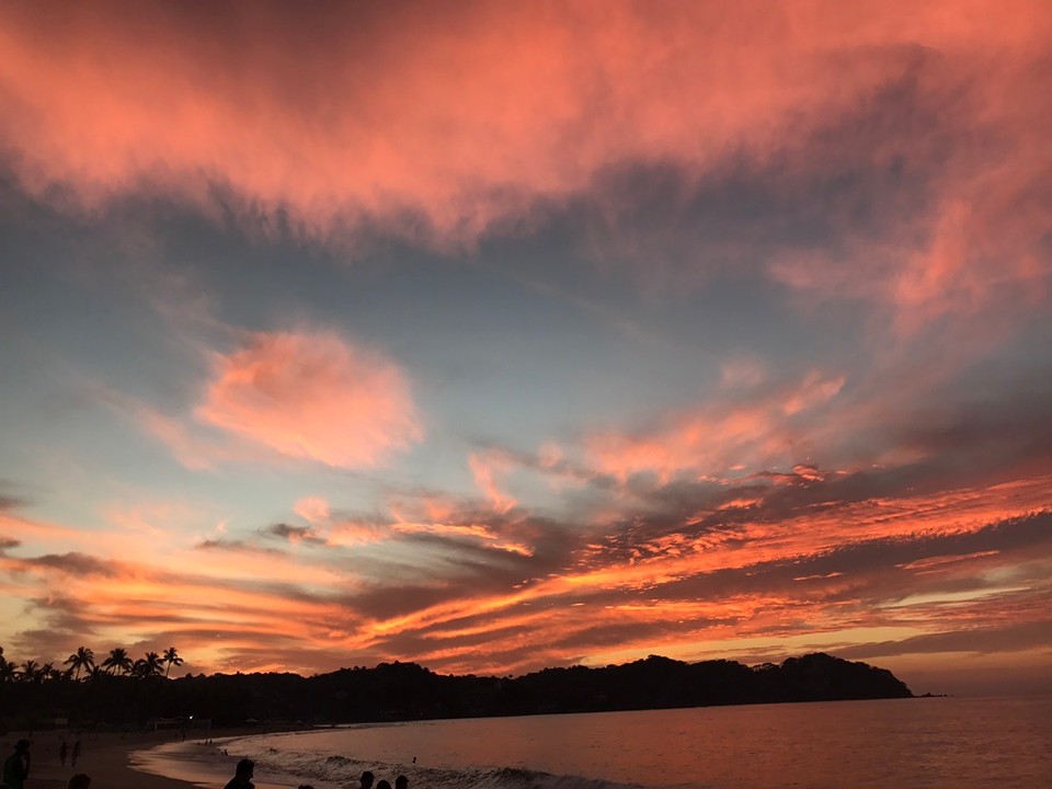 Mexiko - Sayulita - Diesmal ein Sonnenuntergang mit Wolken. Unvermutet war er dann noch spektakulärer als sonst. 