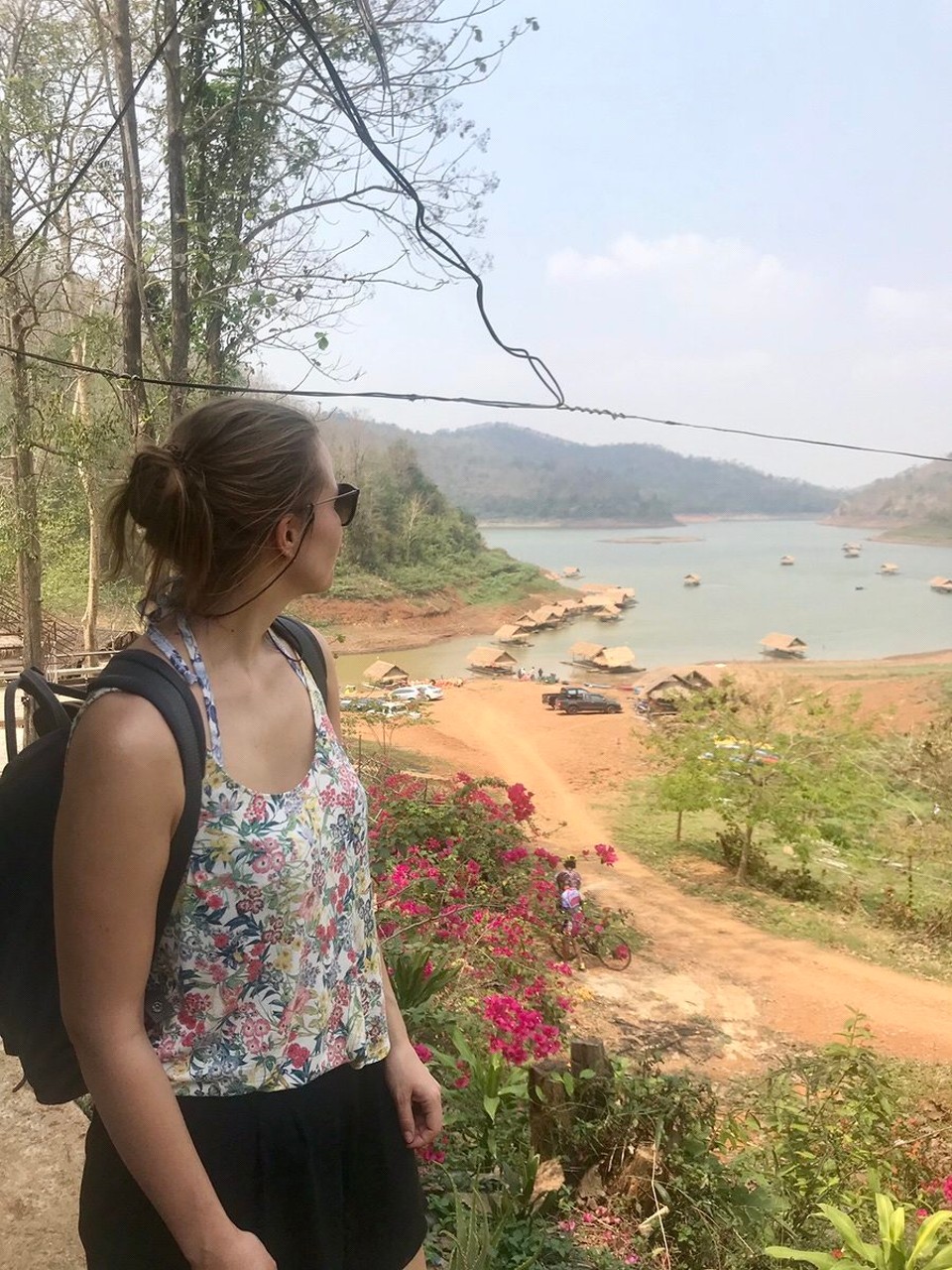 Thailand - Bueng Sam Phan - Første dagen min her var en hviledag - så jeg fikk en myk start. Vi tilbrakte dagen på flåter ute på sjøen, svømte og slappet av. 