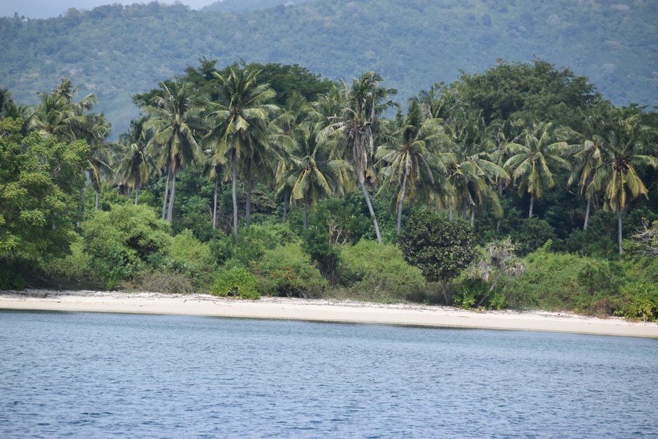 Indonesien - Kabupaten Lombok Barat - Vorbei an wunderschönen menschenleeren Buchten.